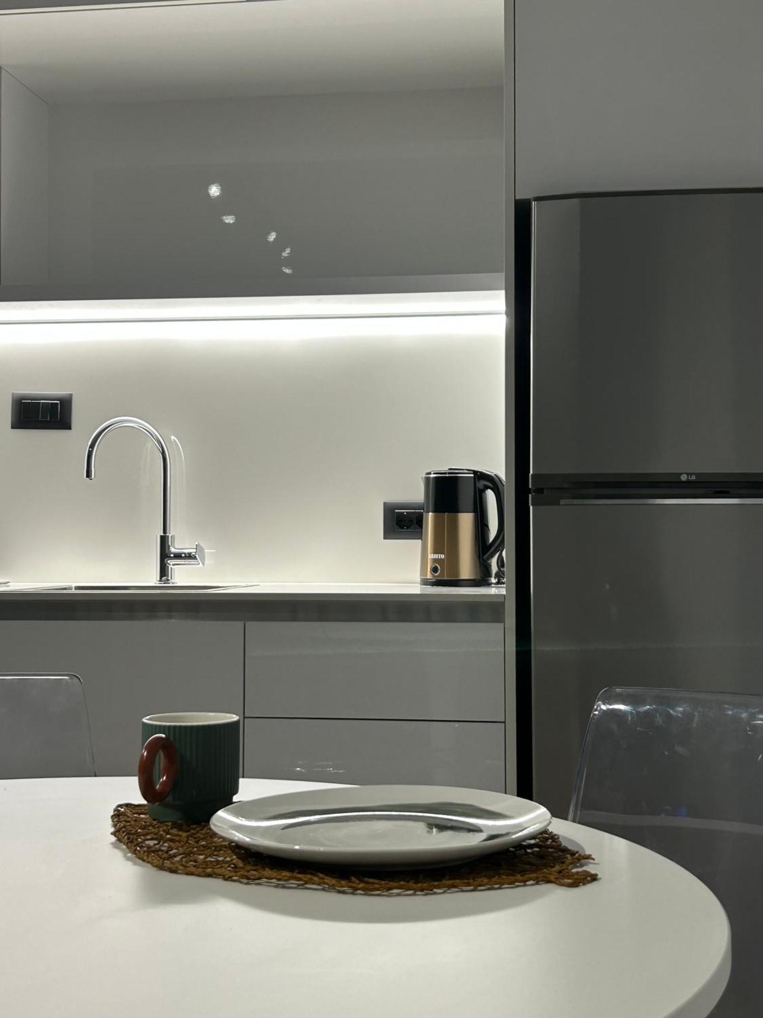 Luxury Apartment *